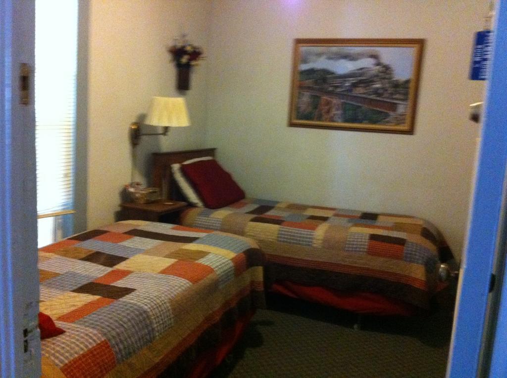 Pullman House Inn Portola Rum bild